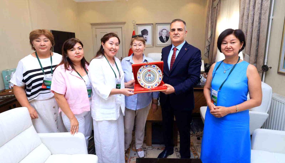 Kazakistanlı eğitimcilerden Muğla Valisi Akbıyık'a ziyaret