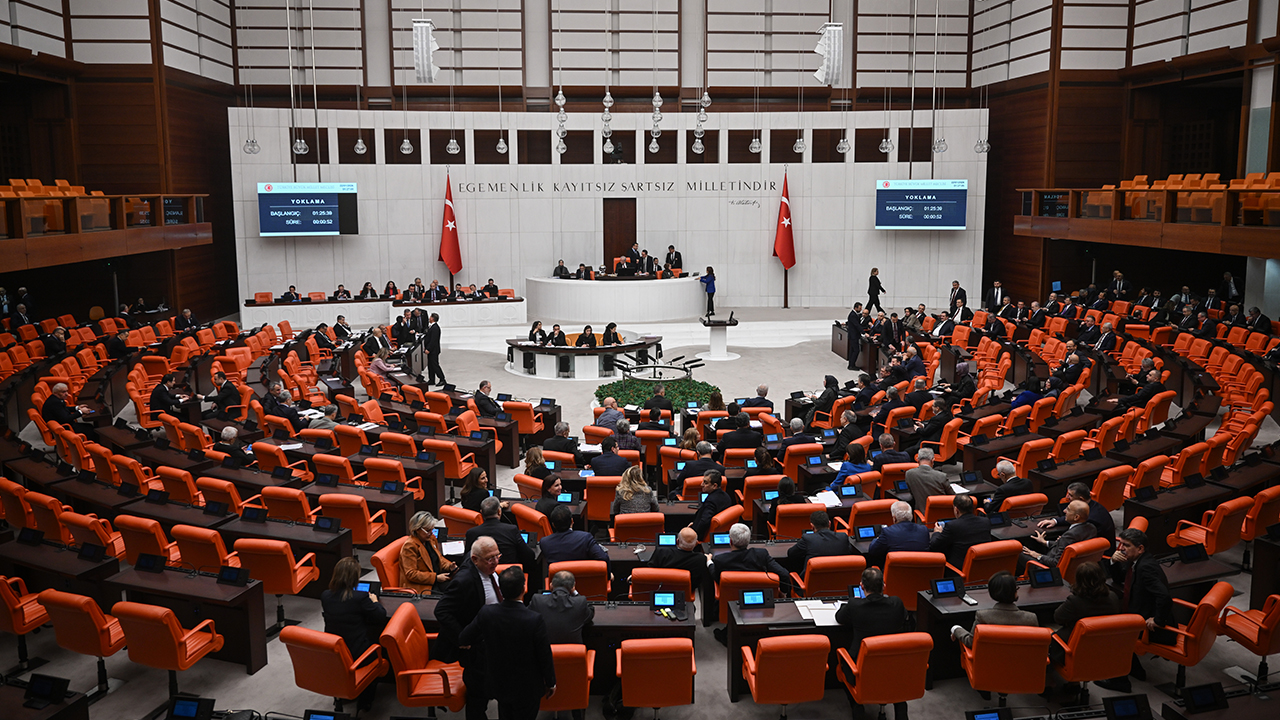 TBMM'nin çalışma süresi uzatıldı