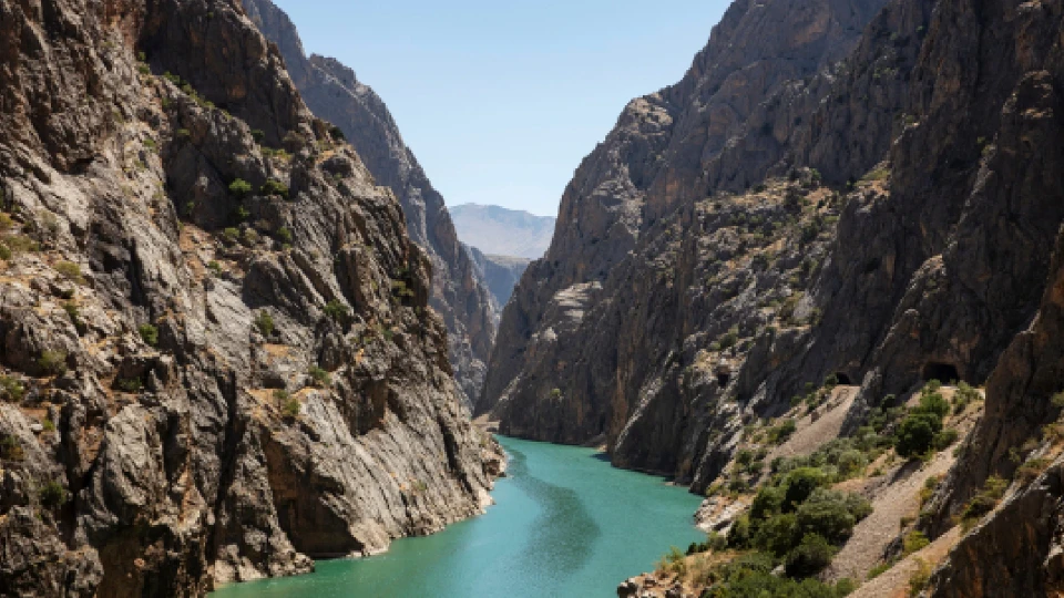 Kemaliye'deki Karanlık Kanyon ve Taş Yol ilgi görüyor