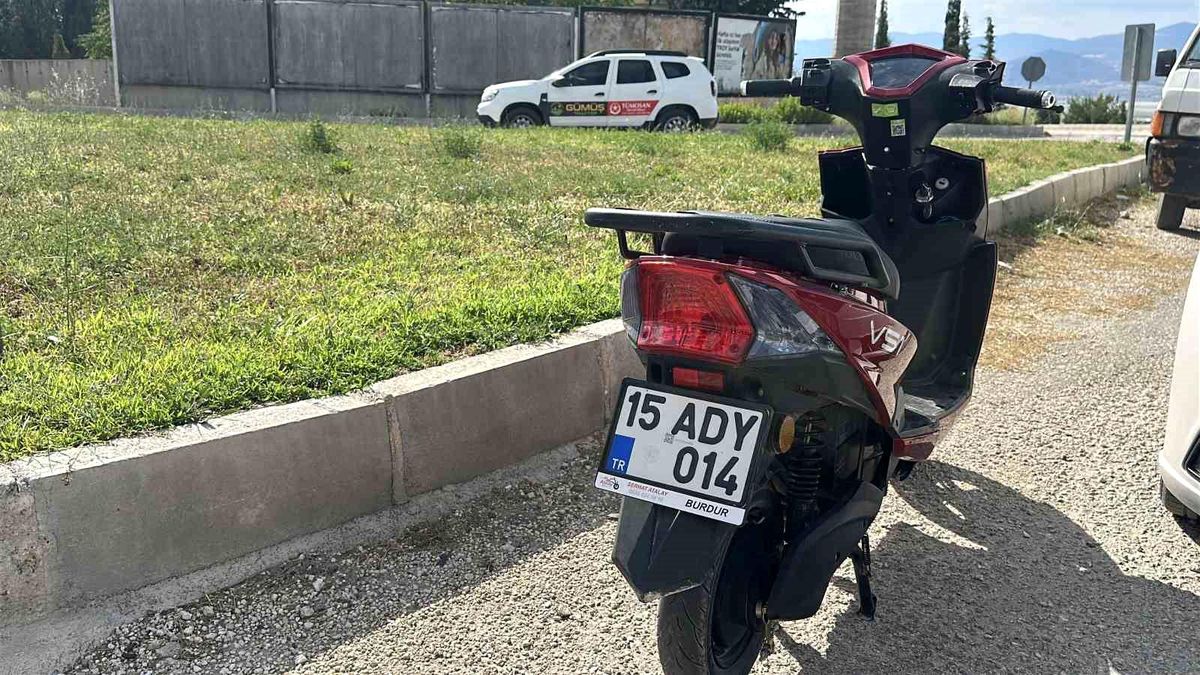 Kontrolden çıkan motosiklet devrildi, sürücü yaralandı