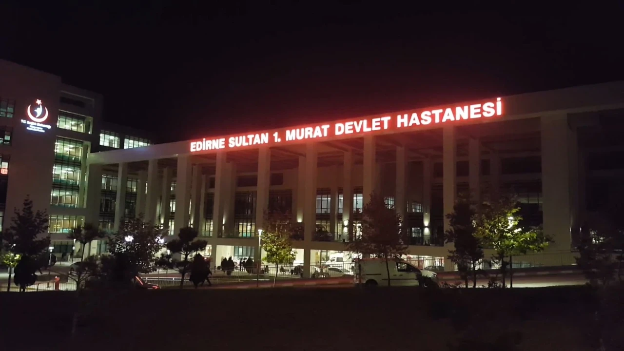 Yıldırımın isabet ettiği ahırda 3 büyükbaş hayvan telef oldu