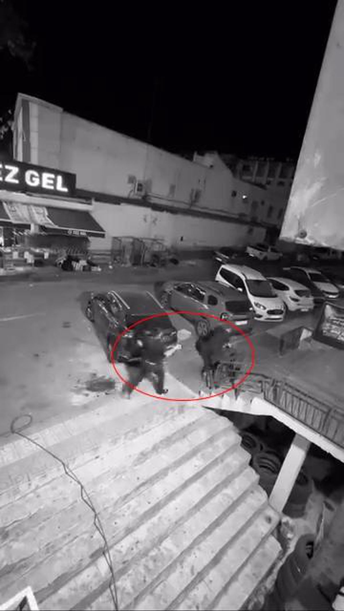 Lastik ve kriko hırsızlığı kameraya yansıdı
