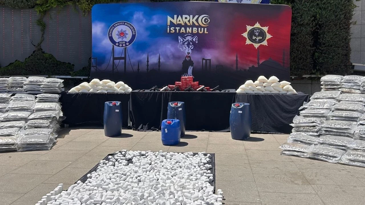 Uyuşturucu tacirlerine darbe! İstanbul merkezli operasyonda 100 gözaltı: 1 ton madde ele geçirildi