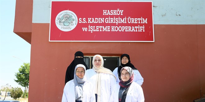 ADEM'de tanıştılar, kooperatif kurarak çini ve seramik üretimine başladılar