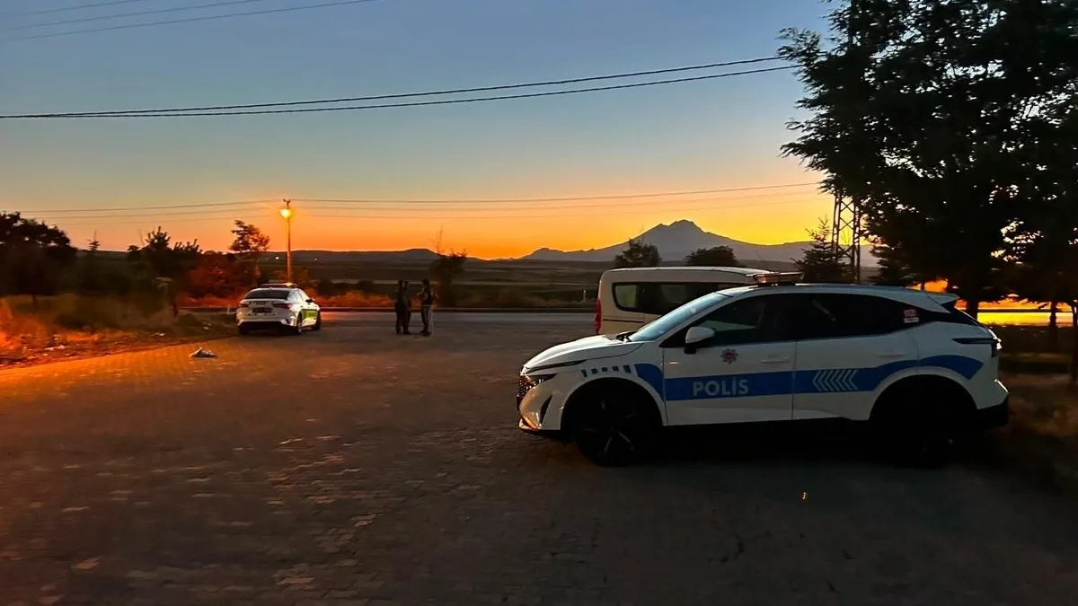 Kazaya yardıma koştu! Kaçan sürücünün kurbanı oldu