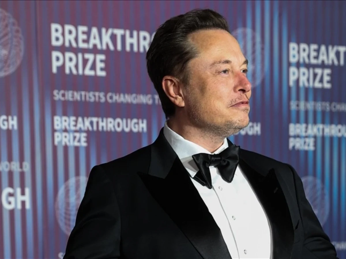 Elon Musk tarihe geçti: Dünyanın ilk trilyon dolar sahibi