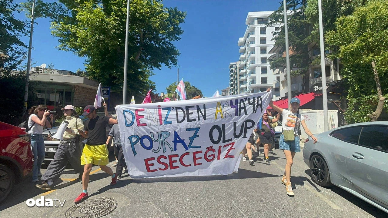 Kadıköy'de Trans Onur Yürüyüşü: Gözaltılar var