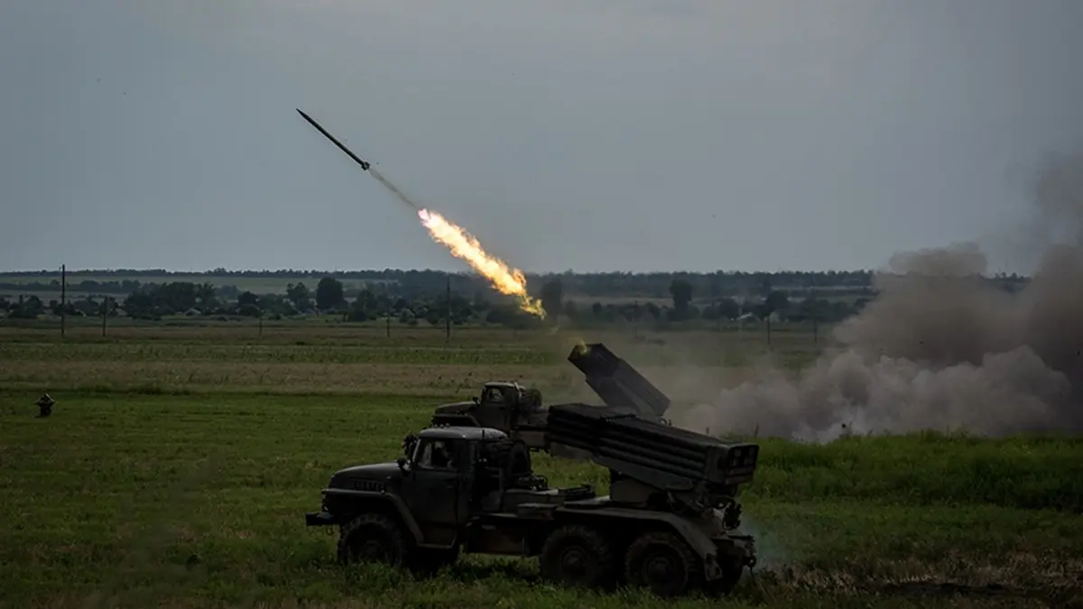 Atışlar Çin'e doğru yapıldı! Tayvan HIMARS roketlerini ateşledi
