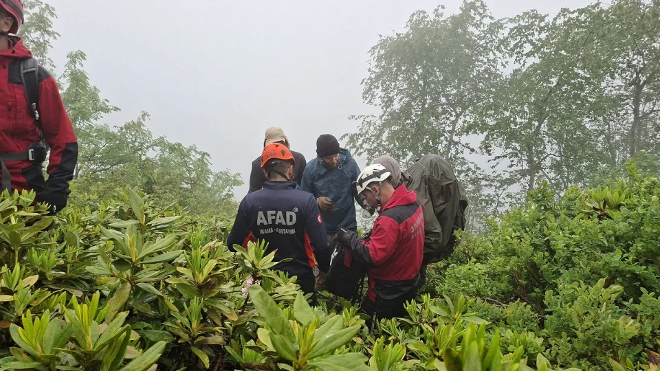 Rize'de doğa yürüyüşünde kaybolan üç Rus turist kurtarıldı
