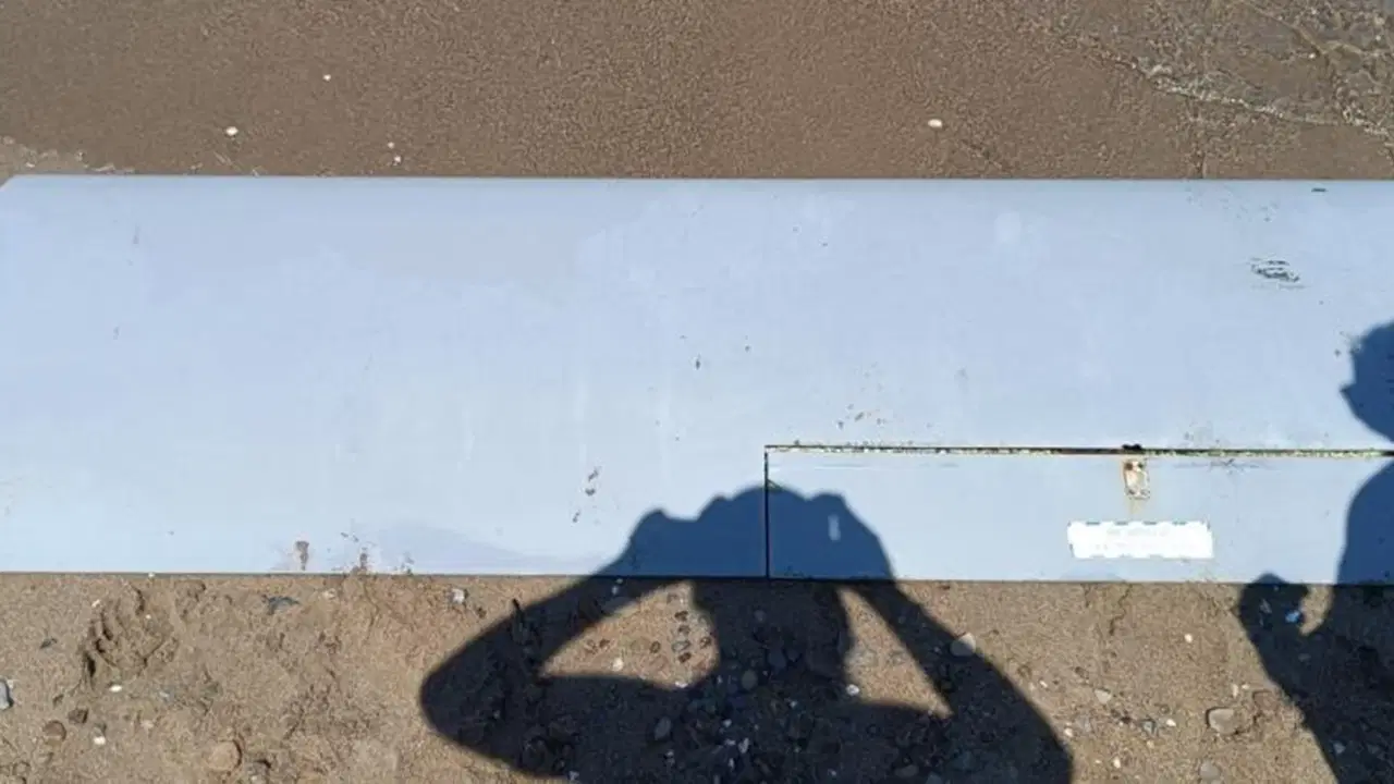 Sakarya'da sahile dron parçası vurdu