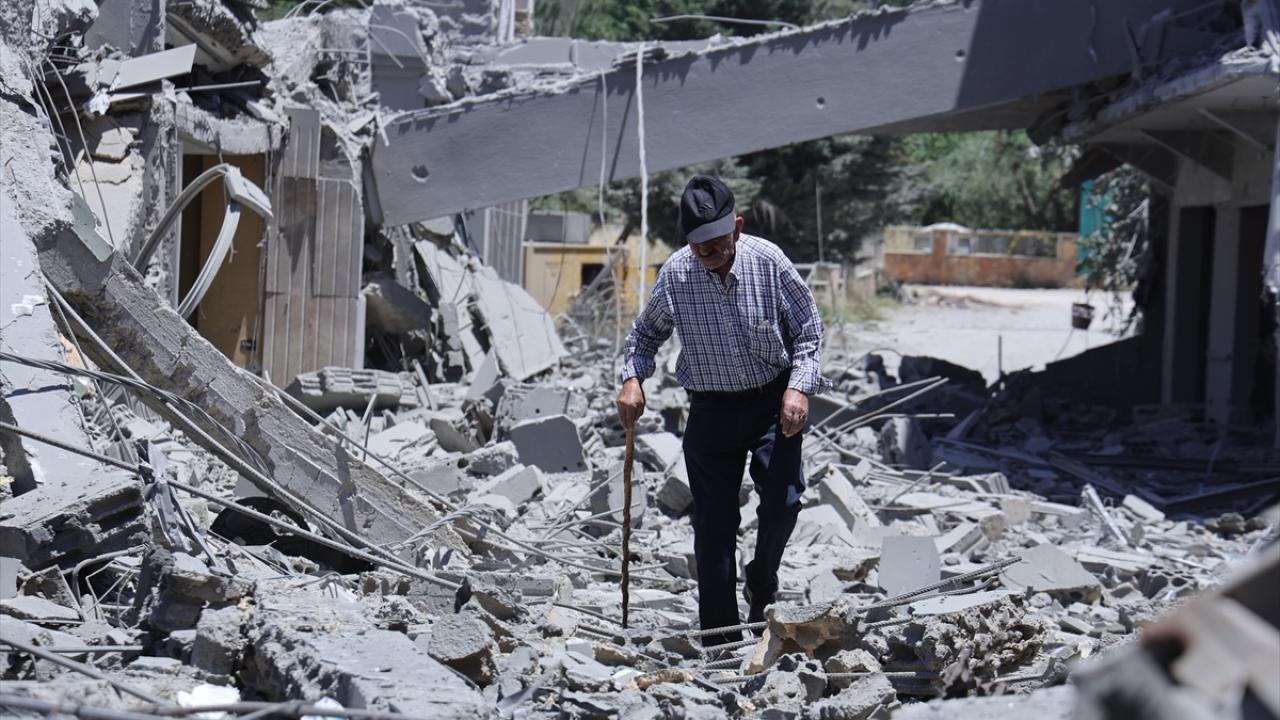 Katil İsrail'in Lübnan'a düzenlediği saldırılarda ölenlerin sayısı 3 bin 912'ye yükseldi