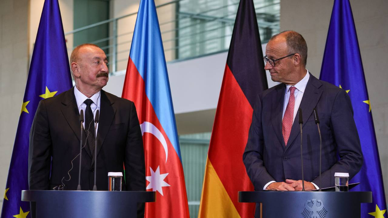 Bakü'de gizli Rus-Alman zirvesi: Merz 'haberim yoktu' dedi, Aliyev detay verip doğruladı