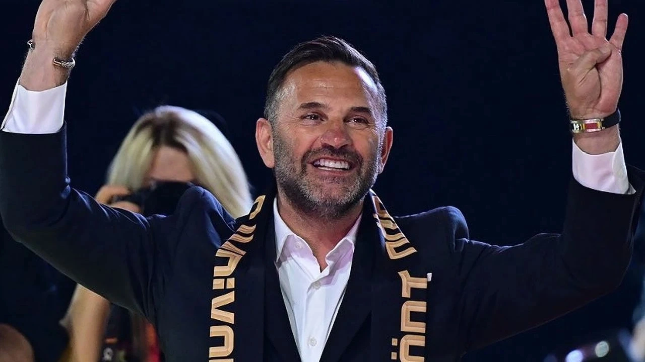 Okan Buruk 4 futbolcunun defterini kapattı