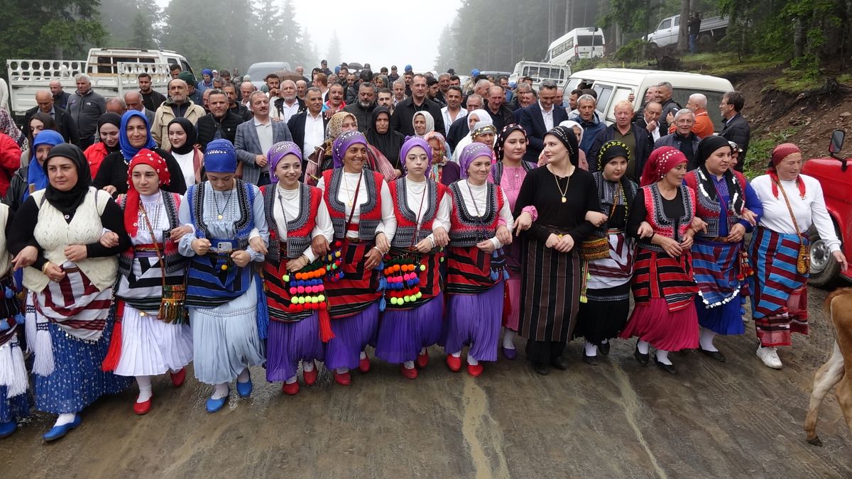Trabzon'da Asırlık Yayla Göçü Geleneği Şenlikle Yaşatıldı