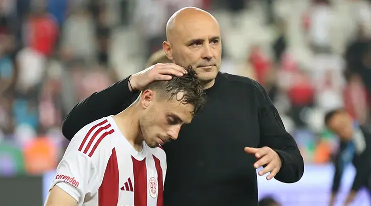 Antalyaspor teknik direktörü Sami Uğurlu çok üzgün! 'Trajedi dolu bir gece'