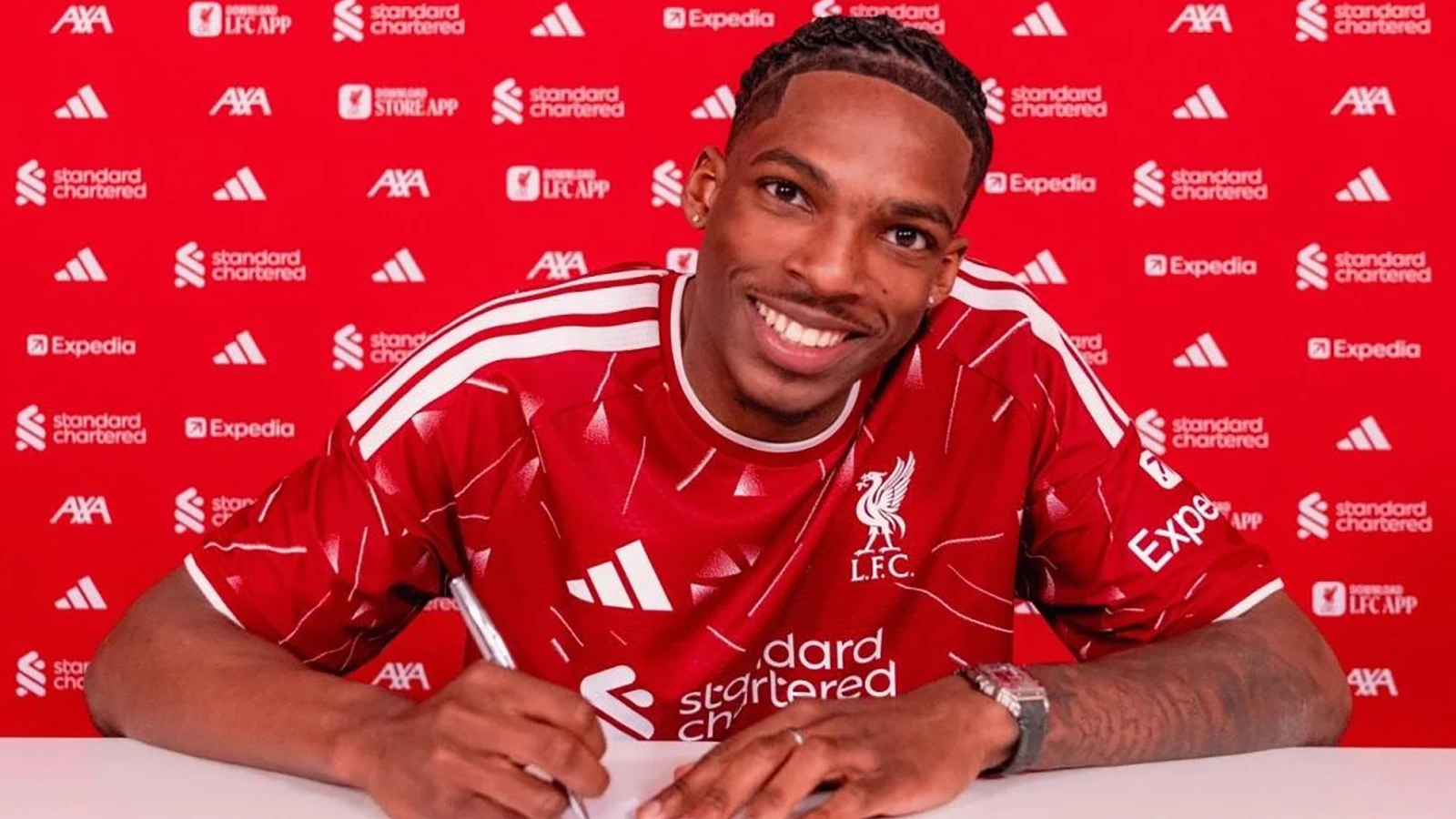 Liverpool, 63 milyon euro'ya stoper aldı