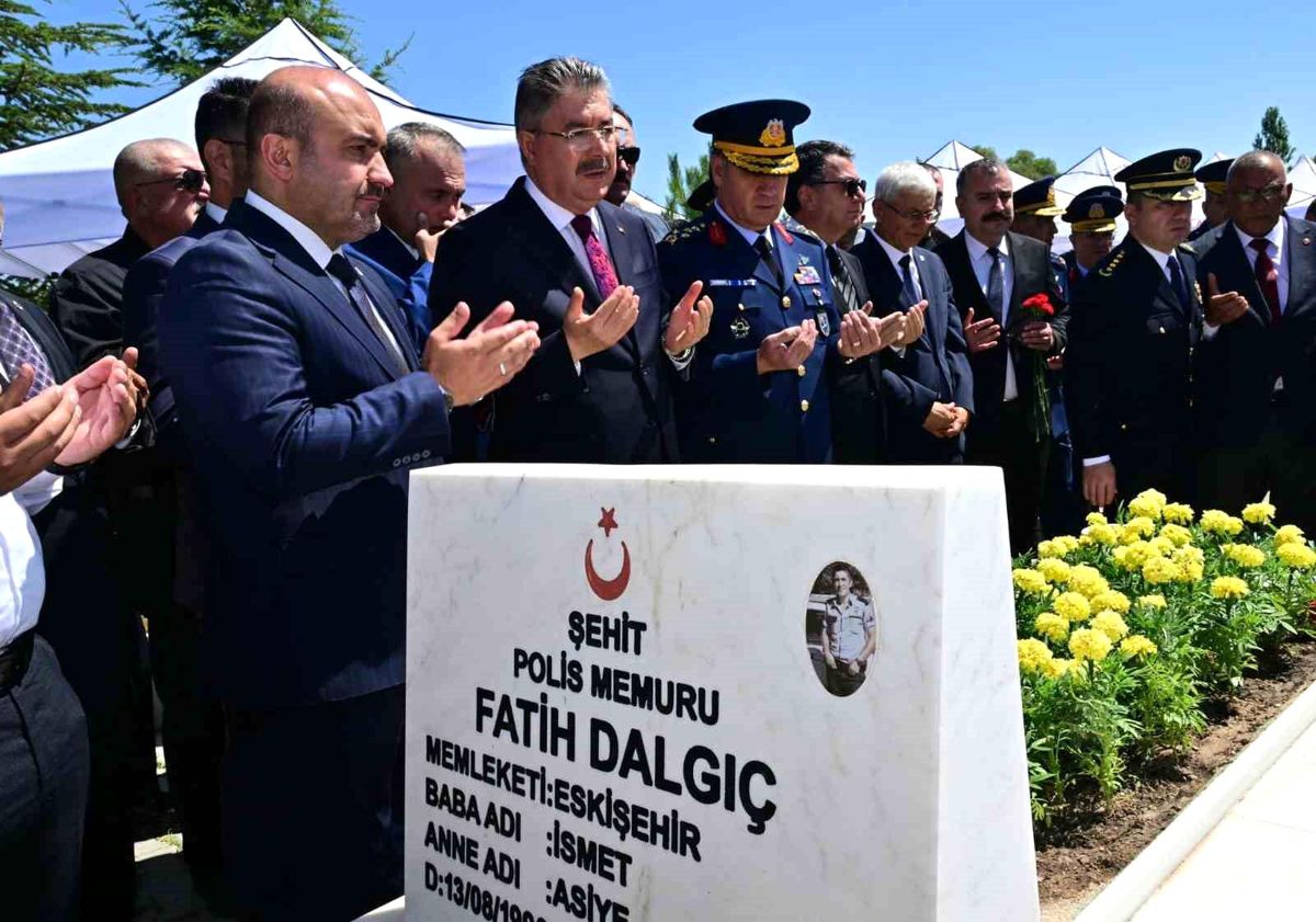 15 Temmuz Şehidi Fatih Dalgıç kabri başında dualarla anıldı