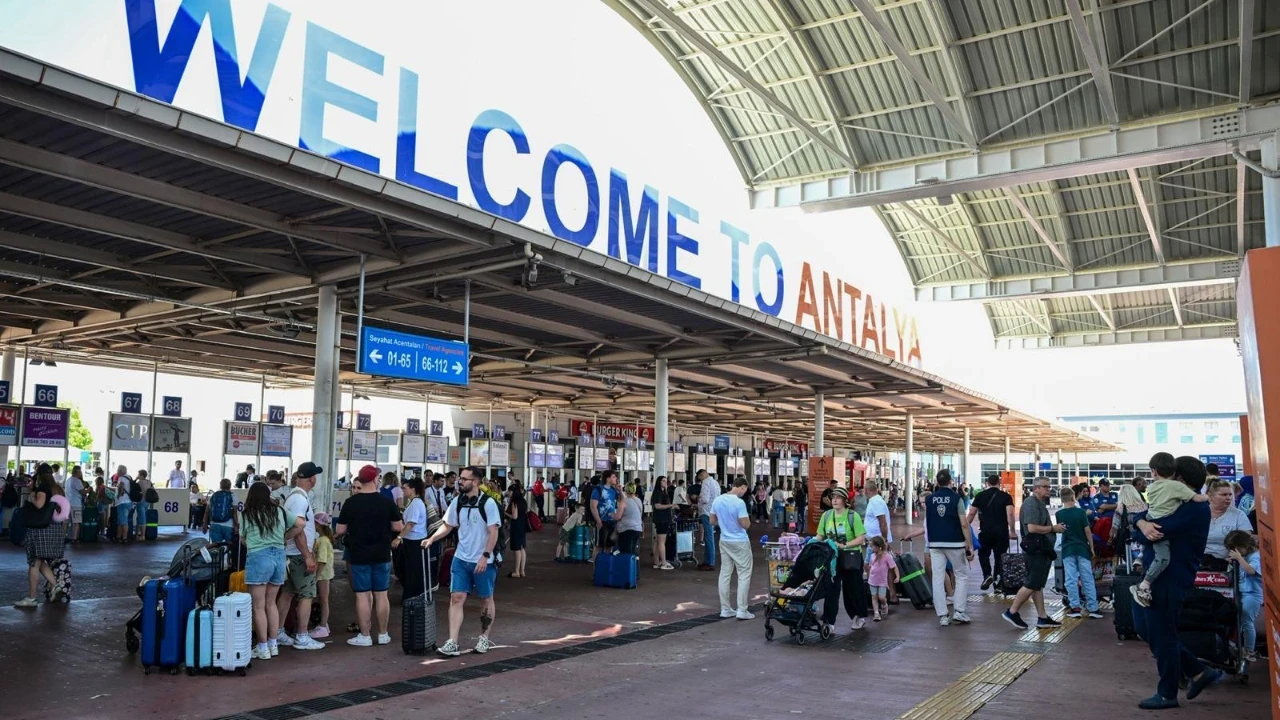 Bakan açıkladı: Turizmcilere yeni destek