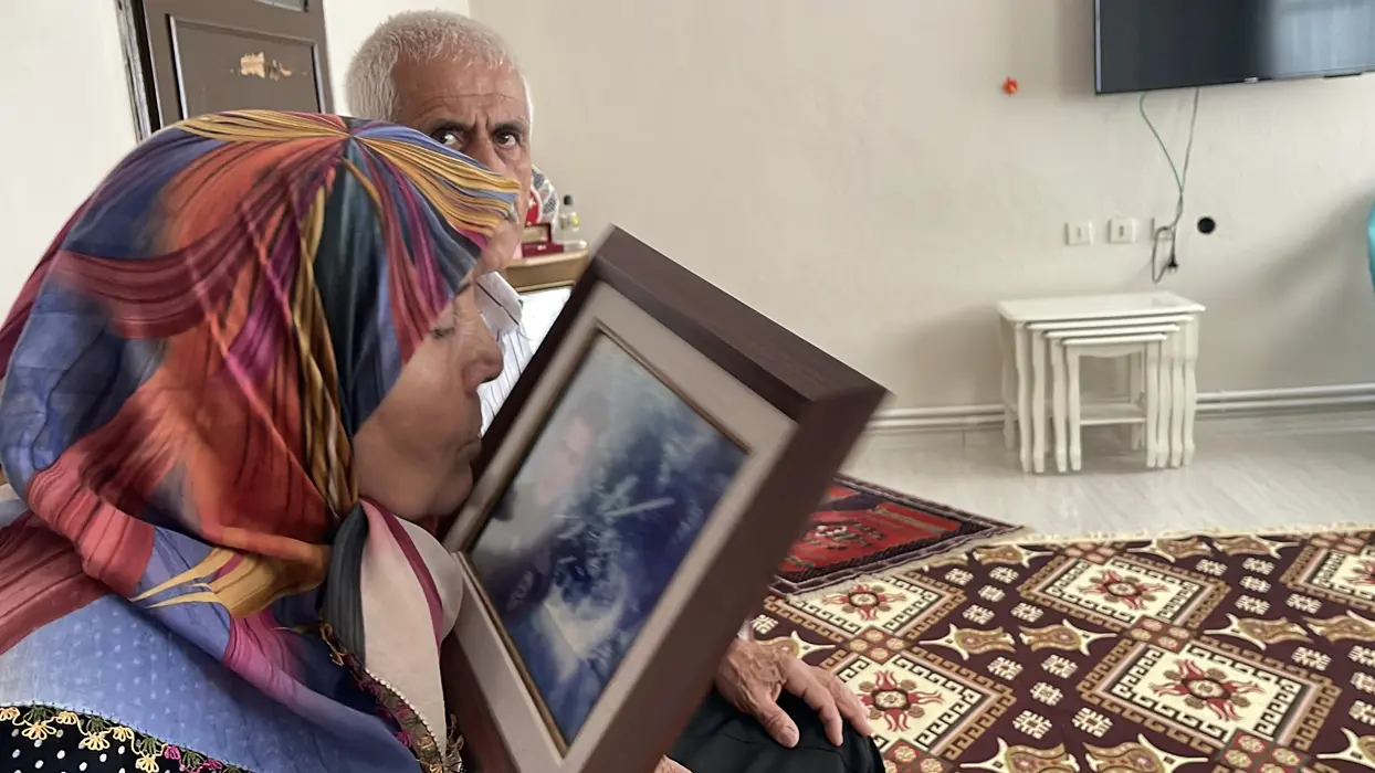 Şehit annesinin sözleri yürekleri dağladı: Benim kuzum bir gitti, bin tane kardeş bıraktı