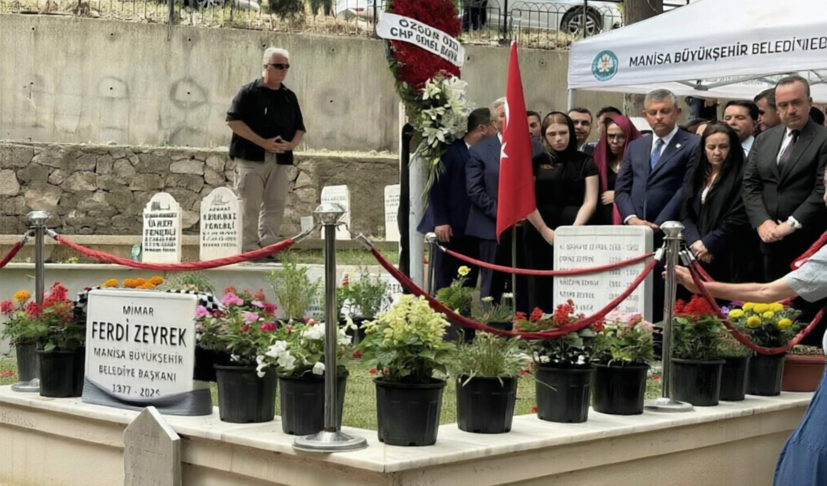 Özgür Özel ve Mansur Yavaş, Ferdi Zeyrek’i vefatının birinci yılında Manisa’da andı