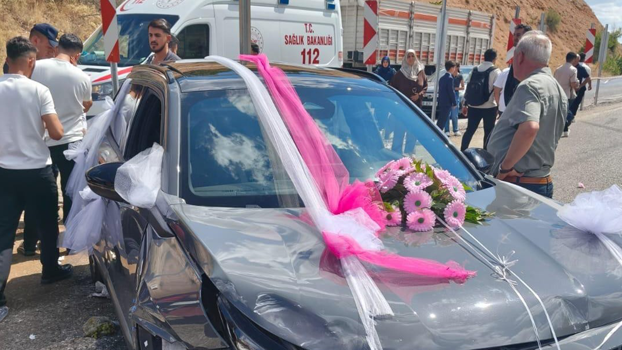 Malatya'da düğün konvoyunda kaza: 9 yaralı
