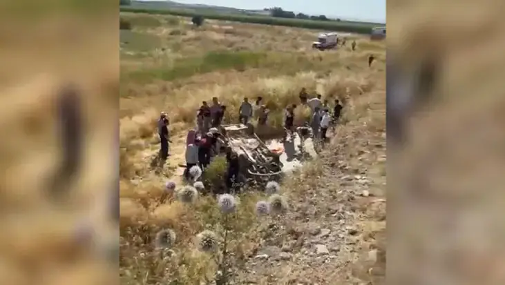 Şanlıurfa'da feci kaza! Otomobil şarampole yuvarlandı: Ölü ve yaralılar var