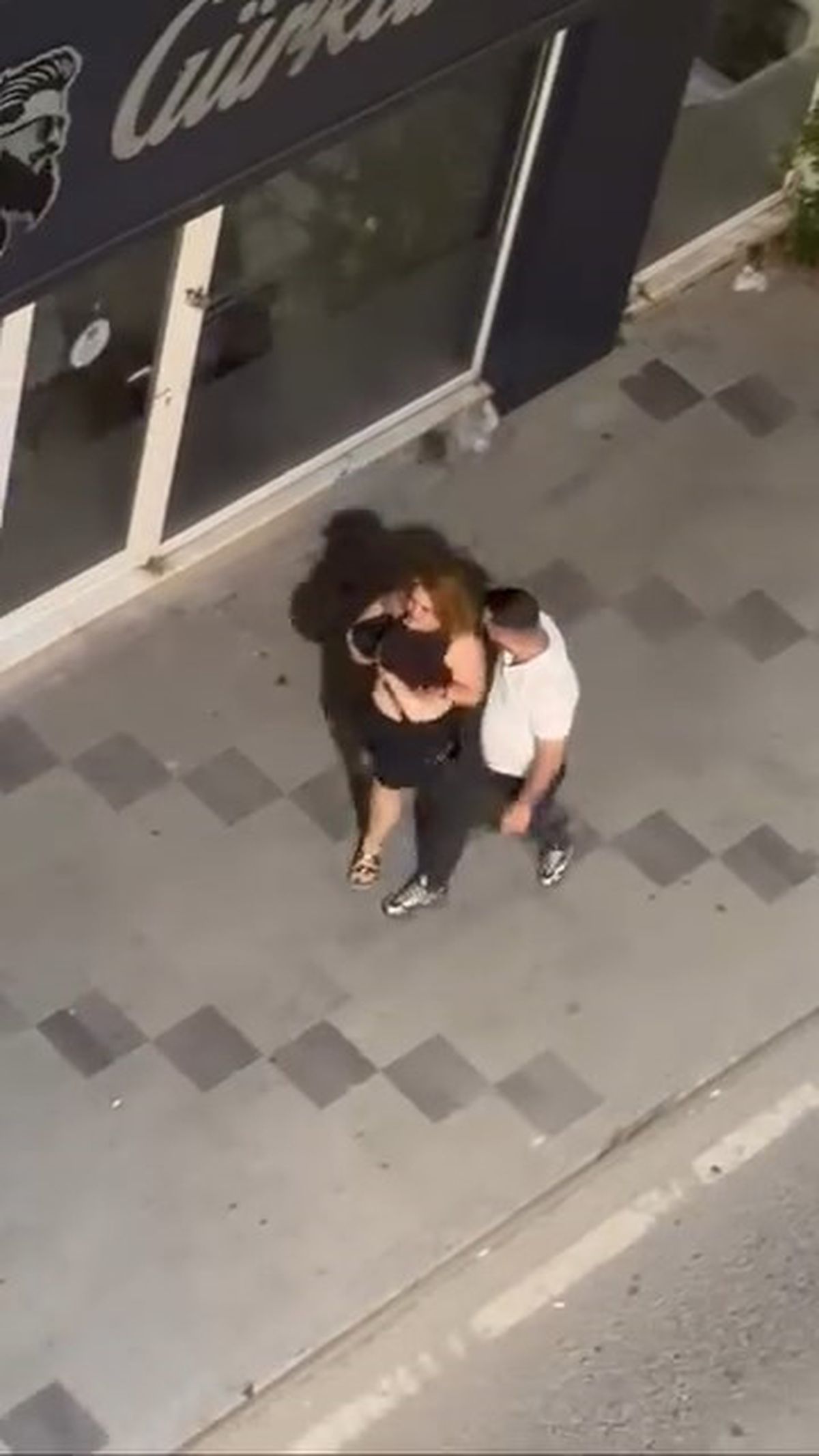 Silivri'de zorla götürülmeye çalışılan kadın: 'Beni öldürecek, yardım edin'
