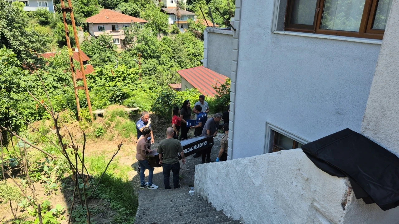 Evde şüpheli ölüm: Arkadaşları buldu