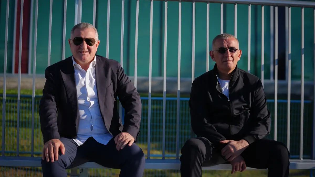 Bakan Bak ve Hacıosmanoğlu ABD maçında tribünde