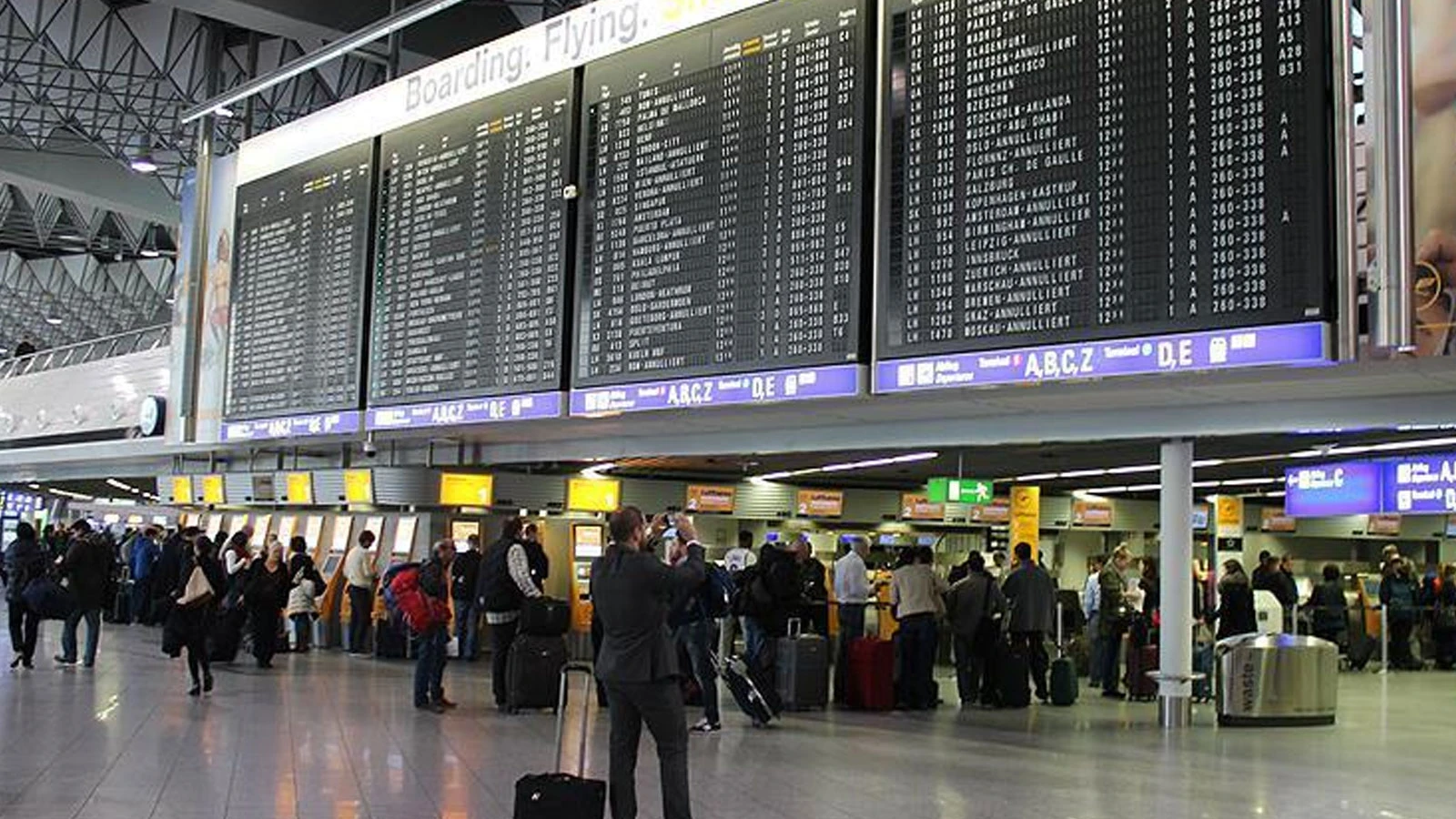 Hamburg Havalimanı'nda güvenlik gerekçesiyle tüm kalkışlar durduruldu