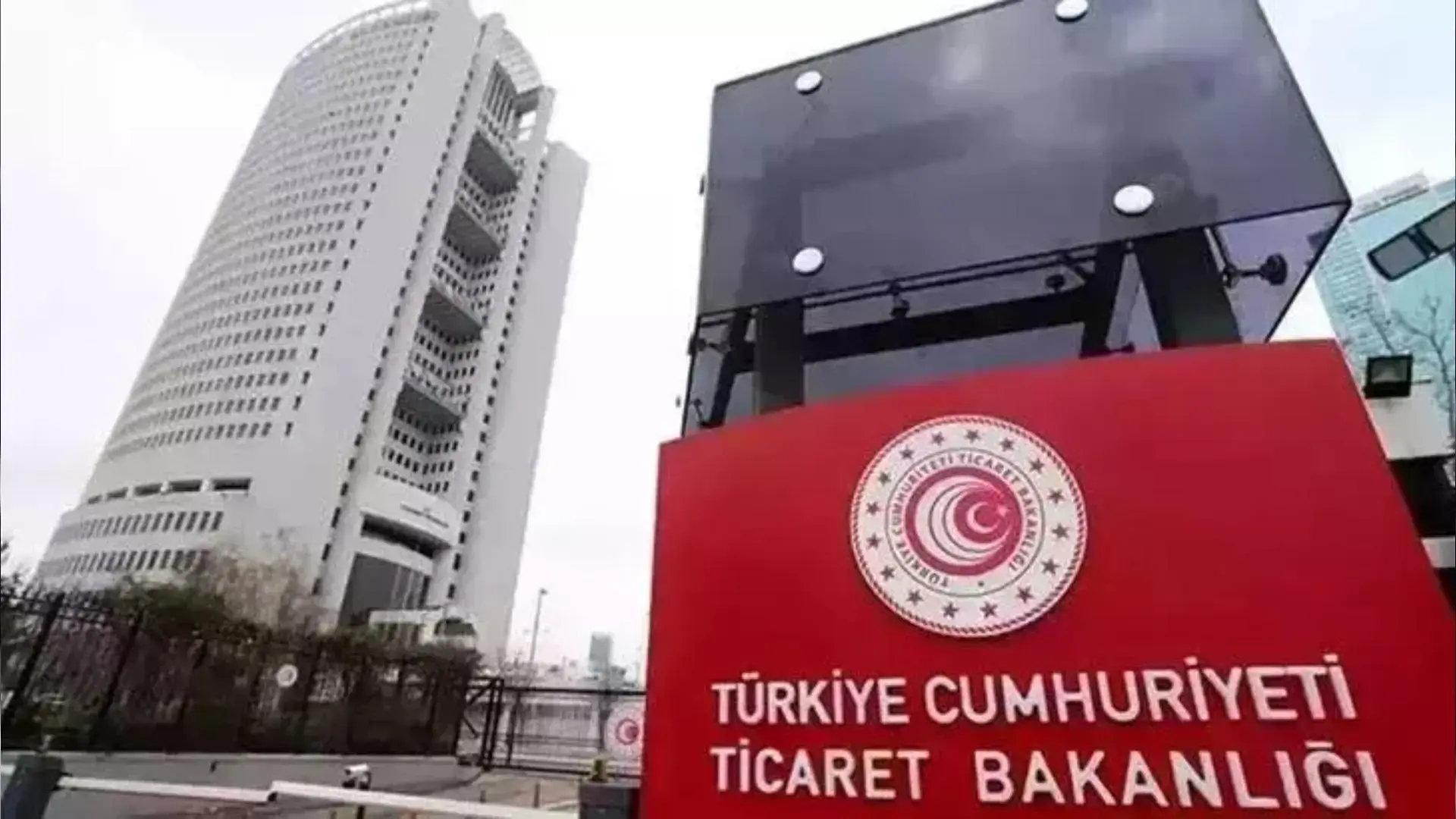 Ticaret Bakanlığı: EİDS'ye aykırı ilanlar nedeniyle META'ya 5 milyon lira ceza
