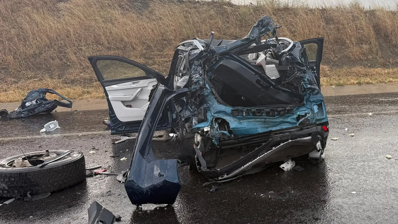 Çanakkale'de otomobil, tankere çarptı! 2 ölü, 2 yaralı