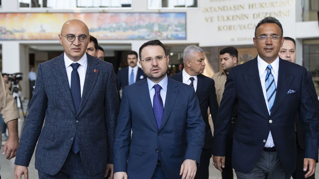 10'u polis 50 şüpheliye gözaltı! Bakan Gürlek: Kirli ilişki ağıyla mücadelemiz sürecek