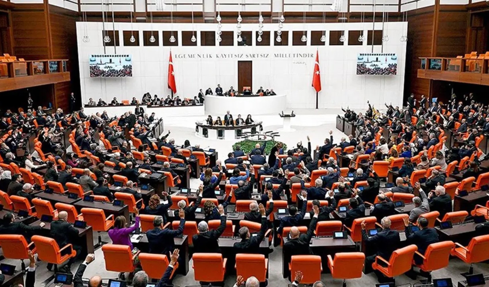 Araç sahiplerini ilgilendiren değişiklik TBMM’de kabul edildi: Tescil süresi değişiyor