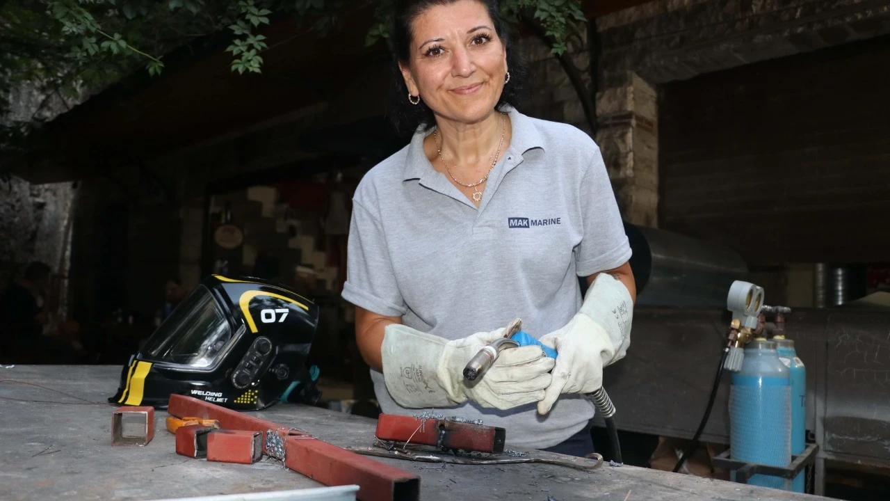 Takım elbiseyi çıkardı, kaynak maskesini taktı! Kariyerini baştan yazdı