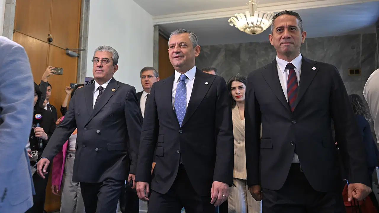 YENİ Parti'den ilk kapalı grup toplantısı... Özgür Özel'den 'sorumluluk' vurgusu: 'Milletimizin ihtiyacıydı'