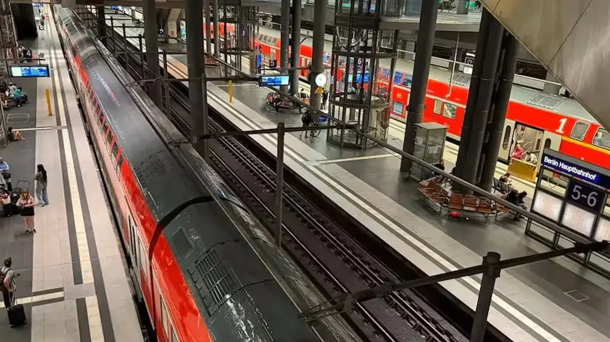 Almanya'da 2 saatlik kriz! Tren seferleri normale döndü