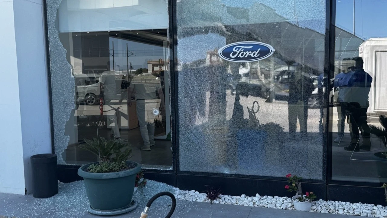 İstanbul'un ardından Antalya'da Otokoç galerisine silahlı saldırı
