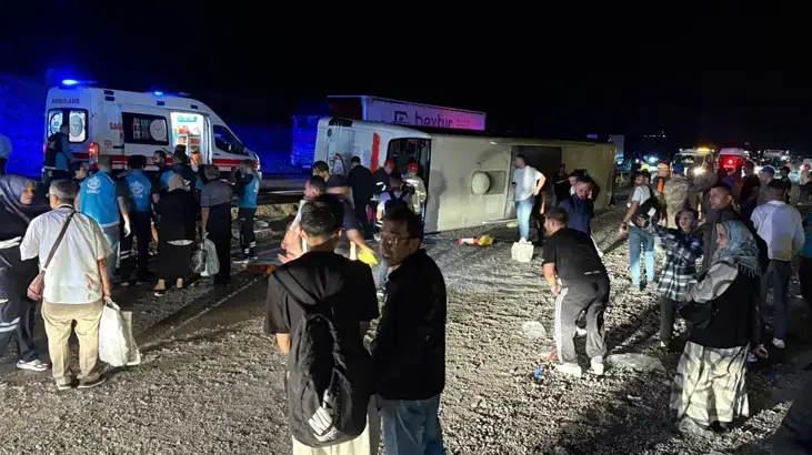 Kırıkkale'de yolcu otobüsü şarampole devrildi: 40 yaralı