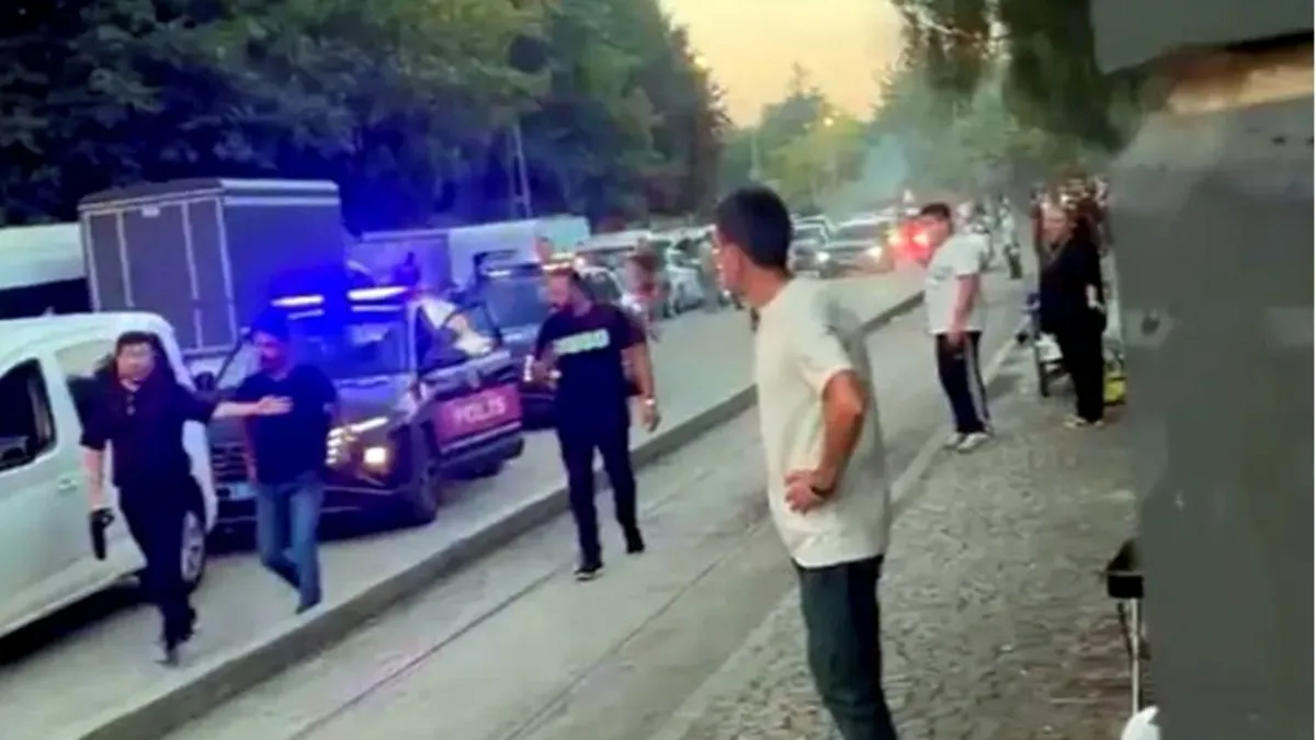 Kağıthane'de trafikte yol verme kavgasında 4 kişiyi bıçakladı! Polis havaya ateş açtı