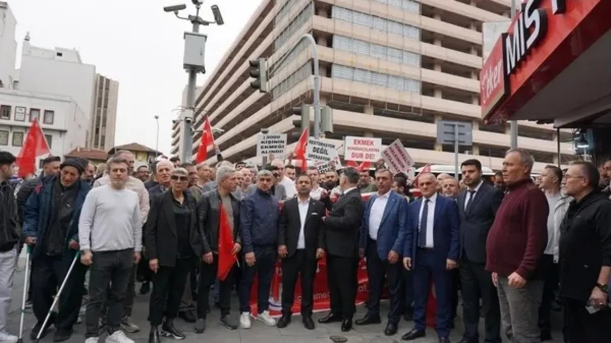 Otopark kapatıldı, cirolar düştü: Tarihi çarşı esnafından tabutlu protesto!