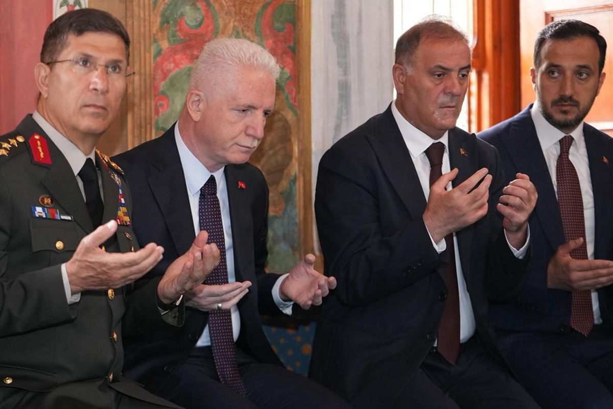 Vali Gül, çağ açıp çağ kapatan hükümdarı dualarla yad etti