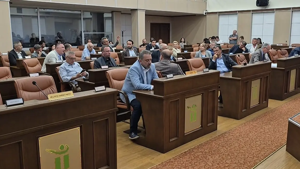Skandala tepki yağdı! AK Partili genci dağa kaldıran isme CHP'li belediyede ödül gibi iş