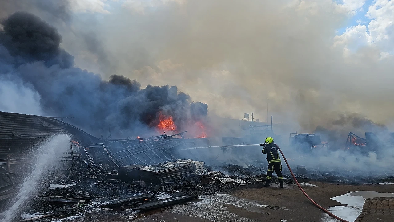 Kayseri’deki hurda yangını 2 saatte kontrol altına alındı