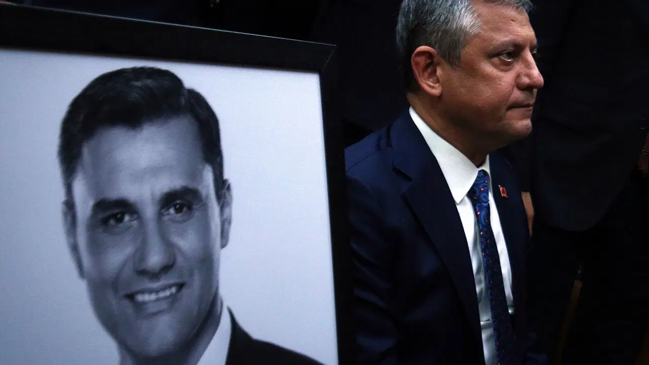 Özgür Özel'den Ferdi Zeyrek paylaşımı: 'Hatıran da hayallerin de bize emanet…'