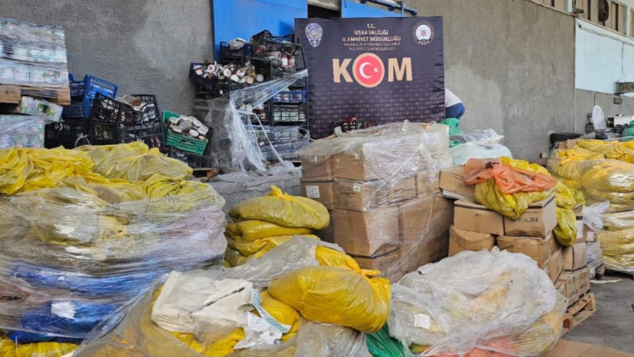 Uşak'ta son kullanma tarihi geçmiş 29 ton çikolata ele geçirildi
