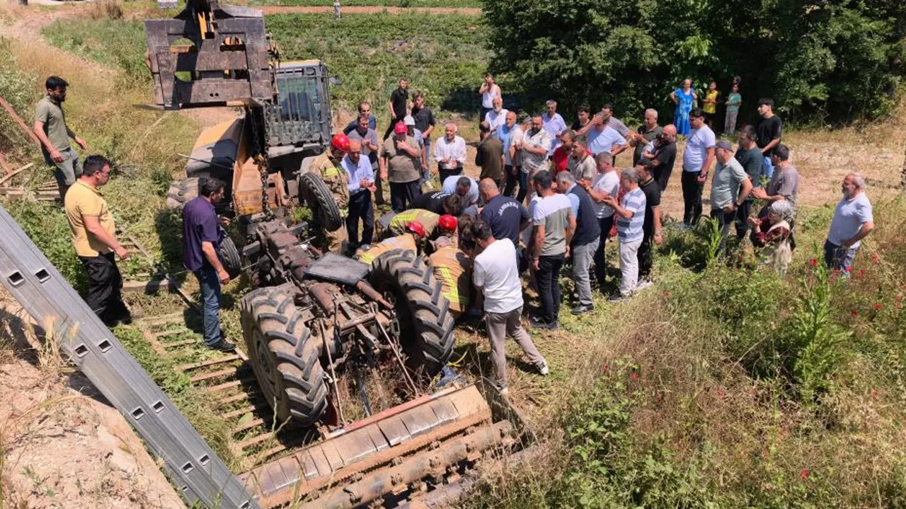 Feci kaza: Traktör köprüden düştü, herkes seferber oldu