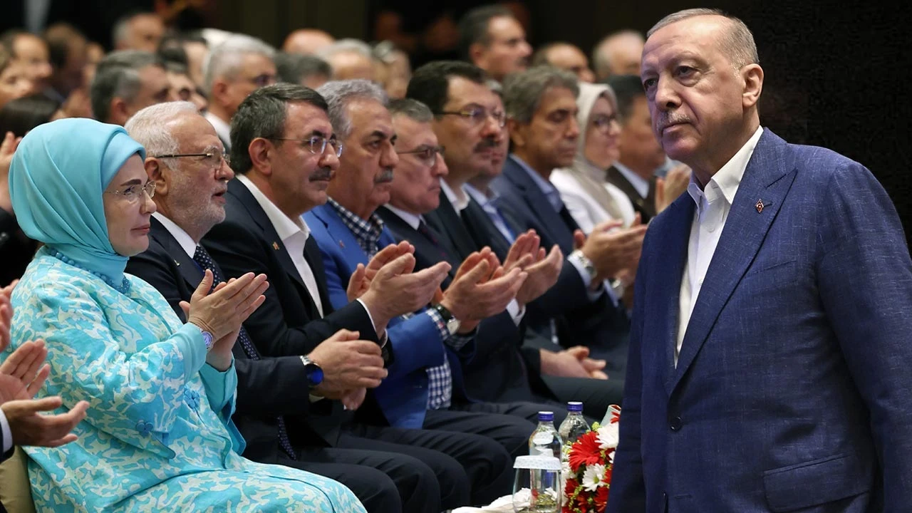 AK Parti Kampında Masaya Geldi! Emekliye Zam ve Gündüz Kuşağı Programları İçin Kritik Talep