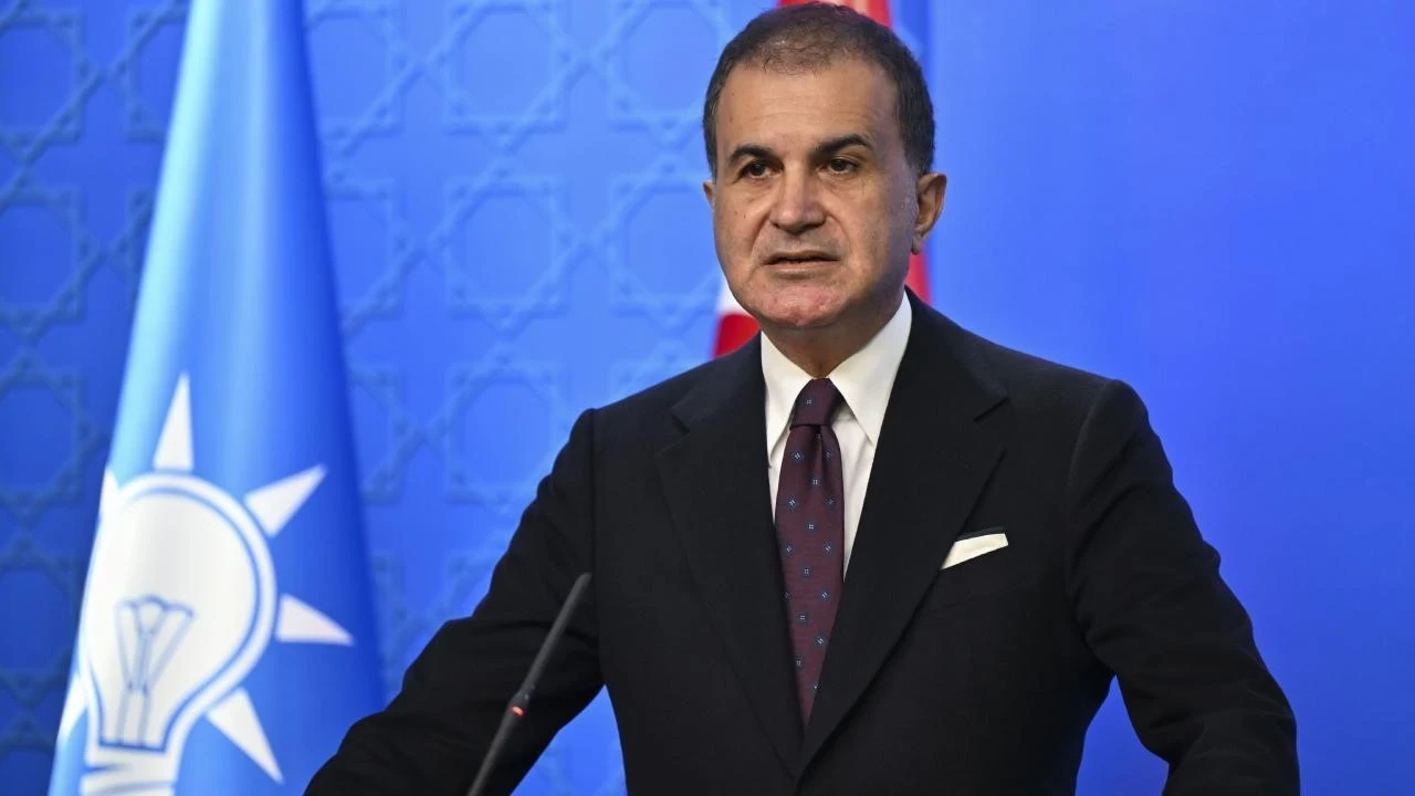AK Parti sözcüsü Ömer Çelik'ten sert tepki: Nefret söylemi mizah kılıfıyla savunulamaz