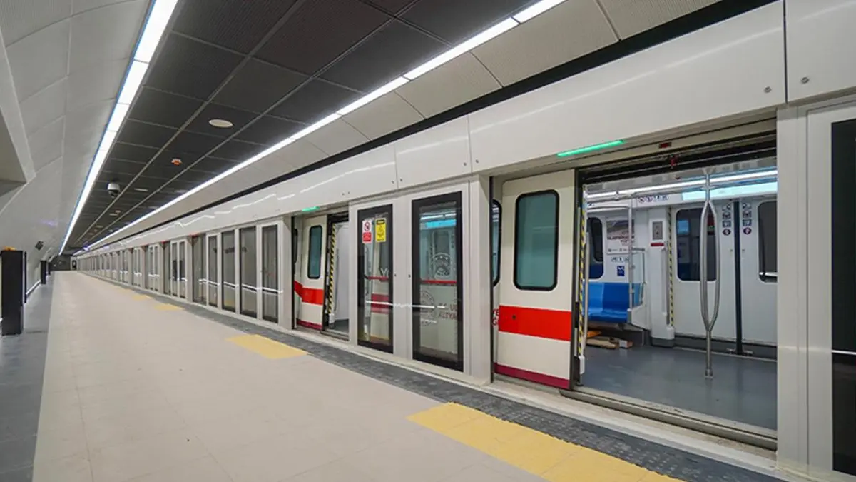 İstanbul'da metro arızası! Vatandaşlar tünelde yürümek zorunda kaldı